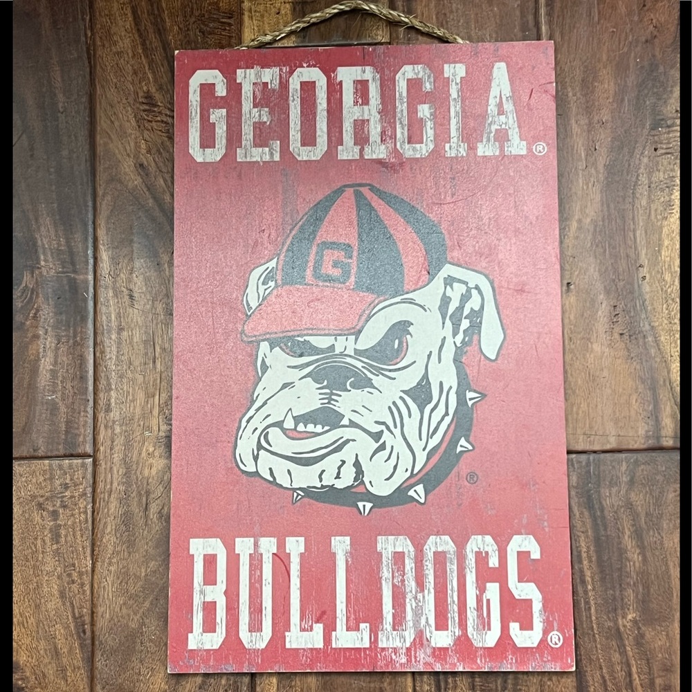 21”x12” Wooden UGA Collegiate Wall Hanging